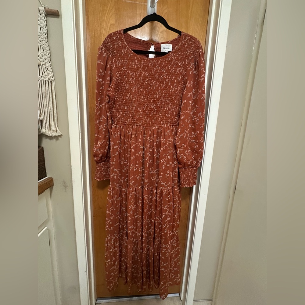 Dress only used once, great for pictures